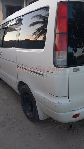 2001 Toyota Noah SR40 White - 4/6