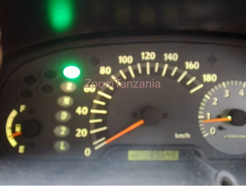 2001 Toyota Noah SR40 White - 5/6