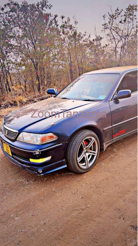 Toyota Mark II 2000 Nyeusi - 3/4