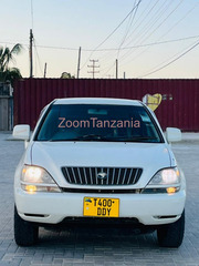 2000 Toyota Harrier Nyeupe