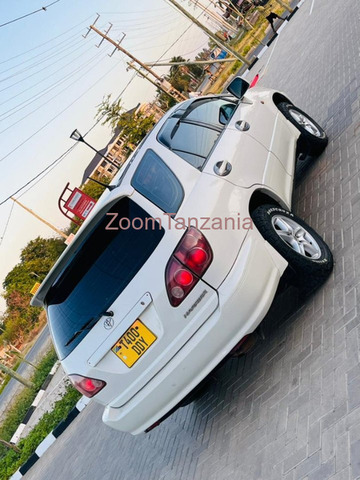 2000 Toyota Harrier Nyeupe - 2/6