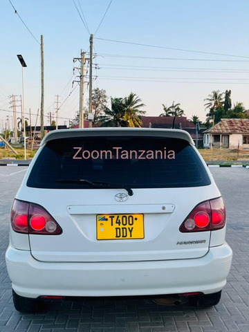 2000 Toyota Harrier Nyeupe - 4/6