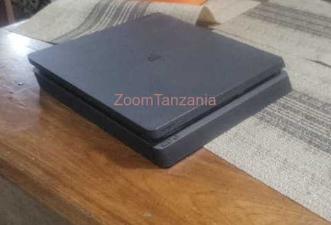 PlayStation 4 Slim with 6 CDs - 2/4