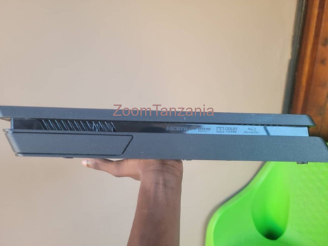 PlayStation 4 Slim with 6 CDs - 3/4