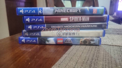 PlayStation 4 Slim with 6 CDs - 4/4
