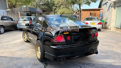 2003 Toyota Altezza Nyeusi - 2/6