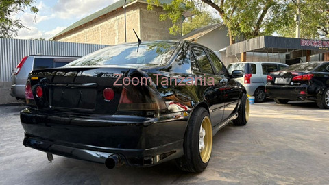 2003 Toyota Altezza Nyeusi - 3/6
