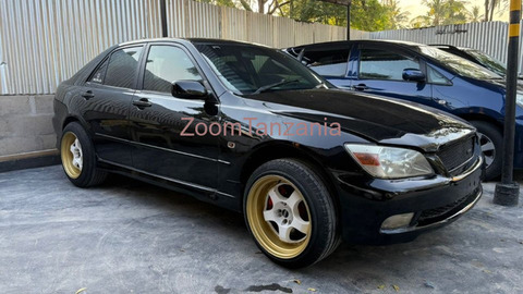 2003 Toyota Altezza Nyeusi - 4/6