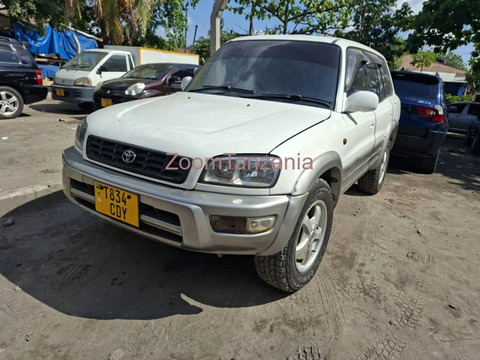 1998 Toyota RAV4 White