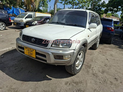 Toyota RAV4 1998 Nyeupe