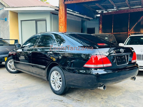 2005 Toyota Crown Royal Black - 6/6