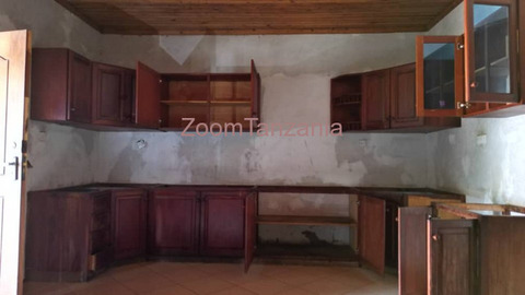 Nyumba ya Vyumba 5 Inauzwa Njiro Block C Arusha - 5/6