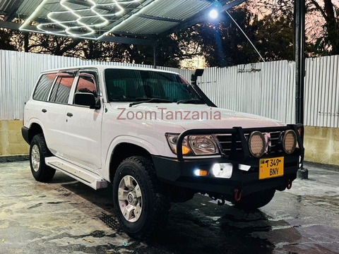 2003 Nissan Patrol Y61 White - 5/6