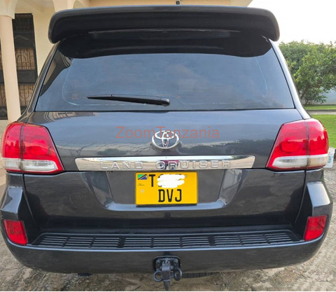 Toyota Land Cruiser 2008 Nyeusi - 3/6