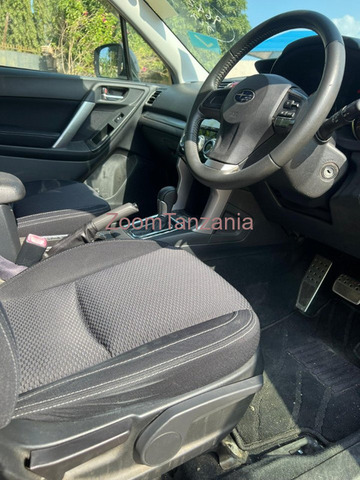 2015 Subaru Forester Black - 2/2