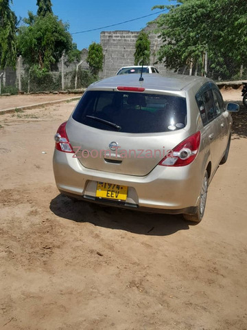 Nissan Tiida 2007 Gold - 2/6