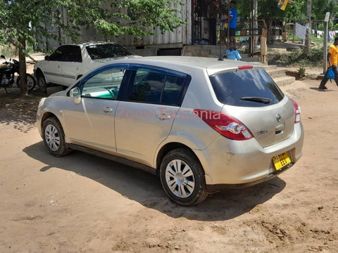 Nissan Tiida 2007 Gold - 3/6