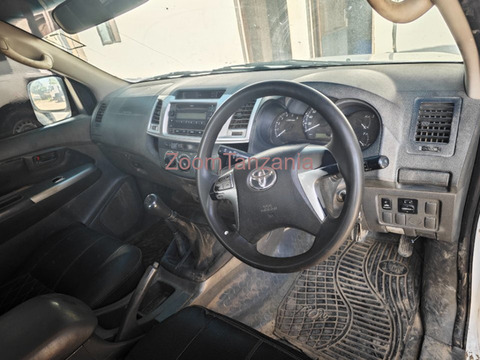 Toyota Hilux 2013 Nyeupe - 2/5