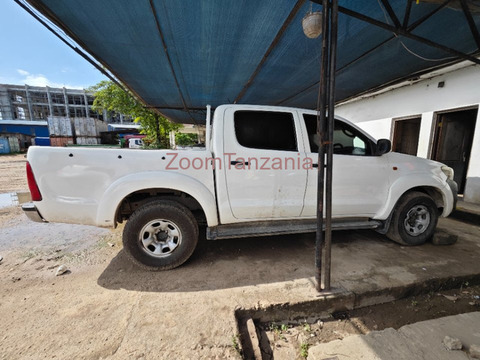 Toyota Hilux 2013 Nyeupe - 4/5
