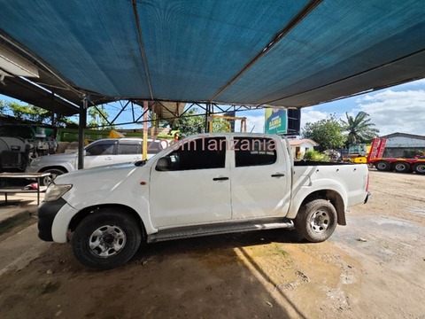 Toyota Hilux 2013 Nyeupe - 5/5