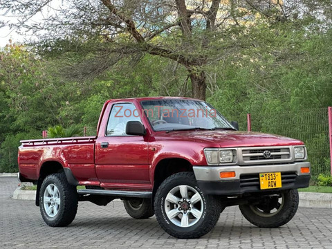 1996 Toyota Hilux Red - 5/6