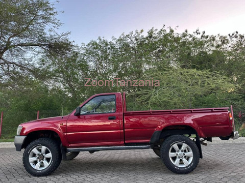 1996 Toyota Hilux Red - 6/6