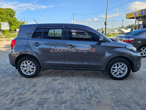 2008 Toyota IST Gray - 2/6