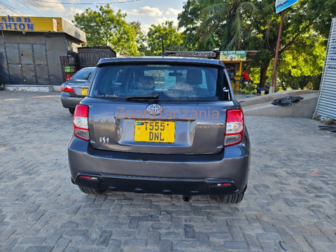 2008 Toyota IST Gray - 3/6