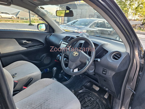 2008 Toyota IST Gray - 4/6