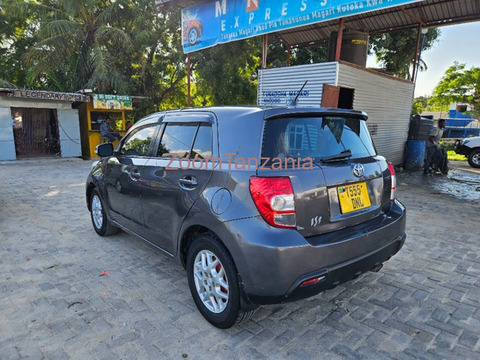 2008 Toyota IST Gray - 6/6