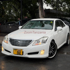 Toyota Crown 2010 Nyeupe