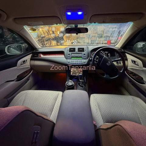 Toyota Crown 2010 Nyeupe - 3/6