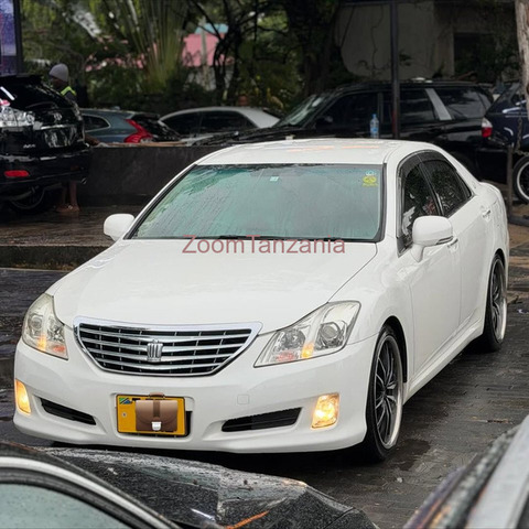 Toyota Crown 2010 Nyeupe - 4/6