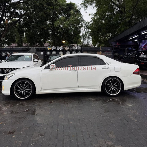 Toyota Crown 2010 Nyeupe - 6/6