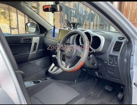 Toyota Rush 2007 Silver - 2/3