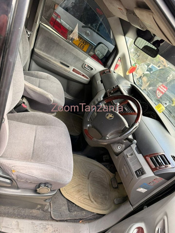 Toyota Noah 2005 Nyeusi - 2/5