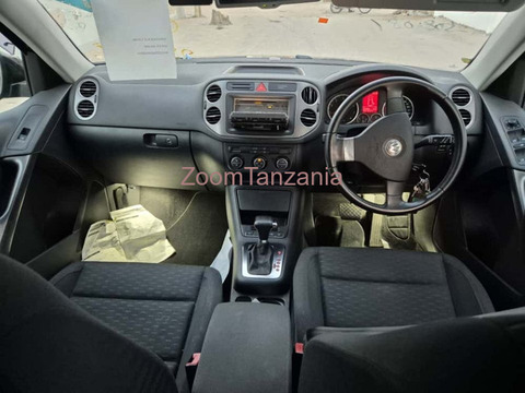 Volkswagen Tiguan 2010 Nyeusi - 3/6