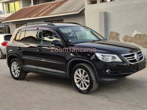 Volkswagen Tiguan 2010 Nyeusi - 5/6