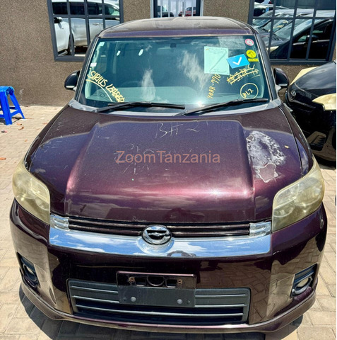 Toyota Corolla Rumion 2009 Nyeusi - 1/6