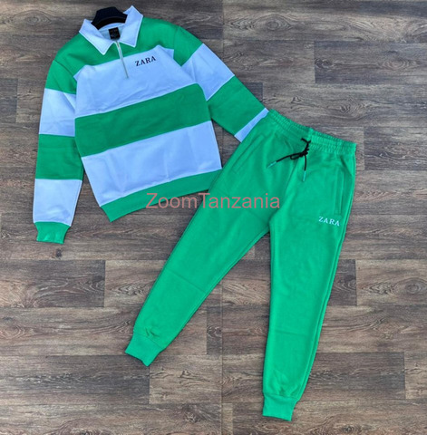 A Set of Sweatpants and Sweàter - 1/6