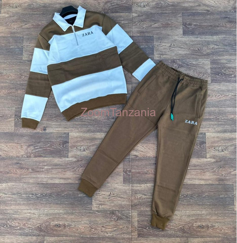 A Set of Sweatpants and Sweàter - 6/6