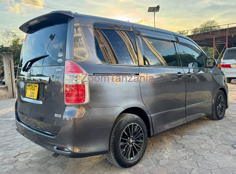 Toyota Noah 2009 Gray - 4/6