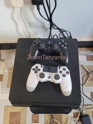 Sony Playstation 4 Slim - 1/3