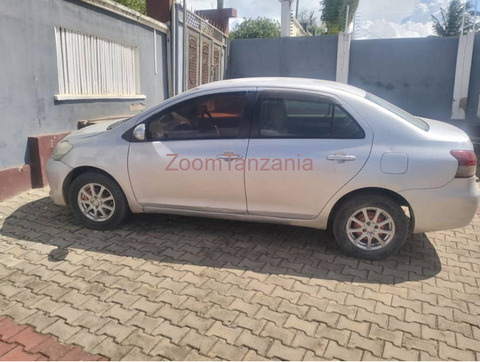 2006 Toyota Belta Gold - 2/5