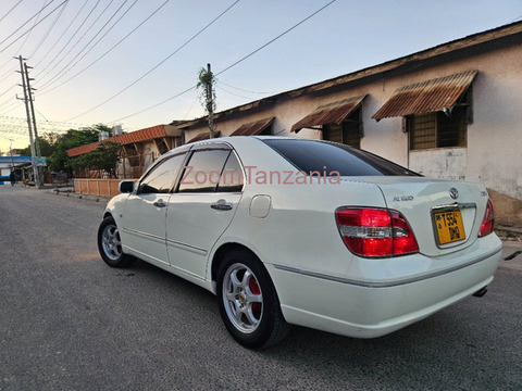 2004 Toyota Brevis Nyeupe - 2/6