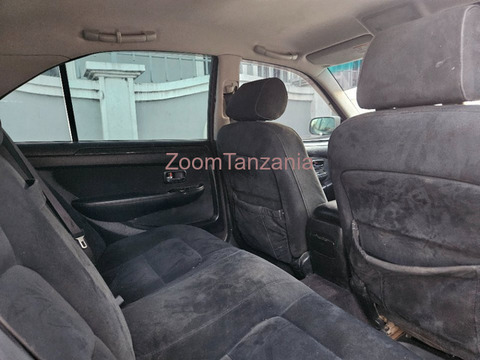 2004 Toyota Brevis Nyeupe - 4/6