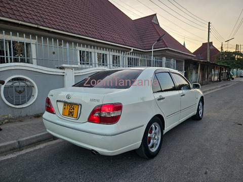 2004 Toyota Brevis Nyeupe - 5/6