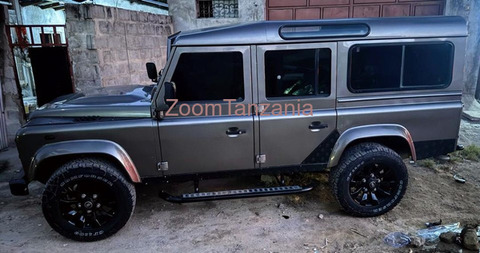 2015 Land Rover Defender Puma Gray - 1/6