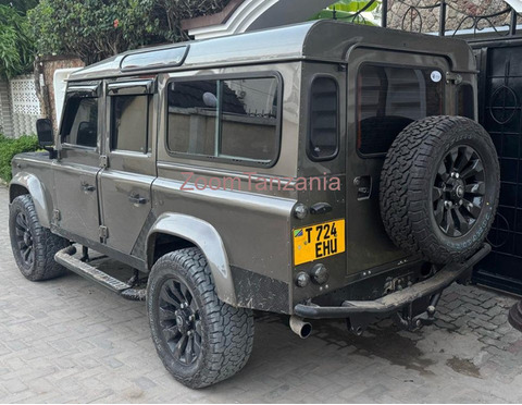 2015 Land Rover Defender Puma Gray - 3/6