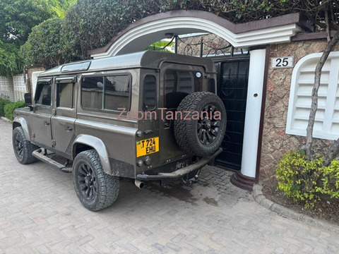 2015 Land Rover Defender Puma Gray - 6/6